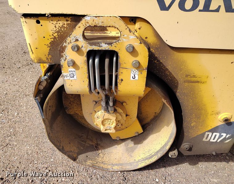 image for item IP9730 2011 Volvo DD29 double drum vibratory roller