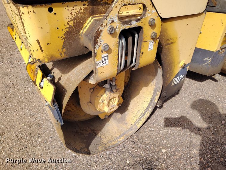 image for item IP9730 2011 Volvo DD29 double drum vibratory roller