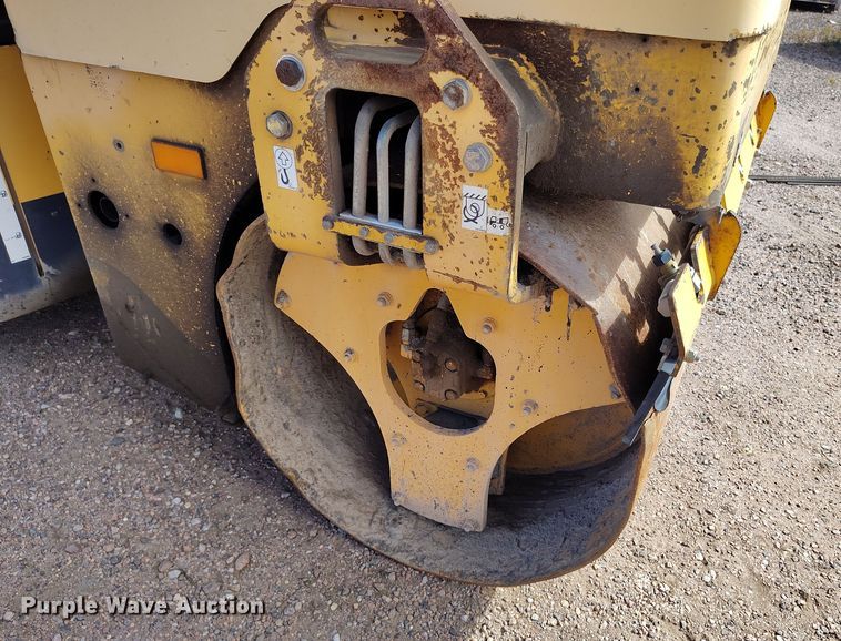 image for item IP9730 2011 Volvo DD29 double drum vibratory roller