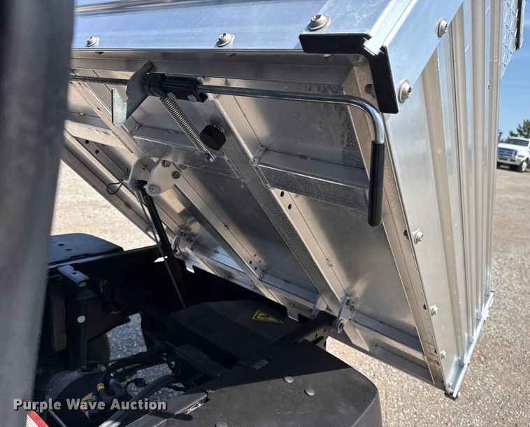 image for item NU9647 2020 Cushman Hauler Pro golf cart