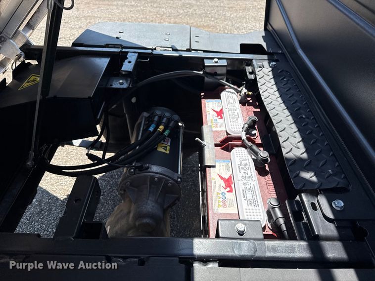 image for item NU9647 2020 Cushman Hauler Pro golf cart