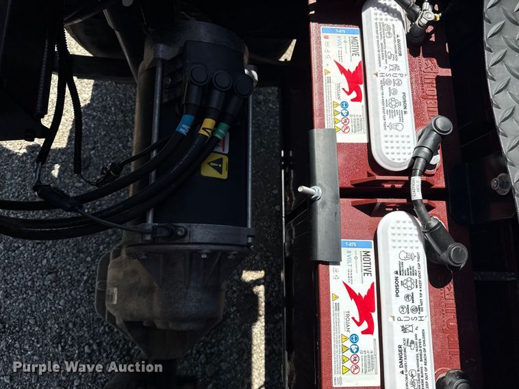 image for item NU9647 2020 Cushman Hauler Pro golf cart