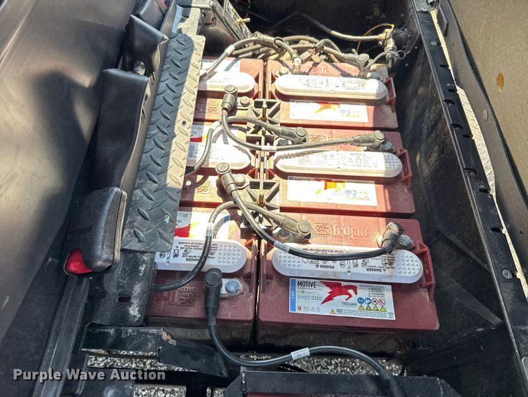 image for item NU9647 2020 Cushman Hauler Pro golf cart