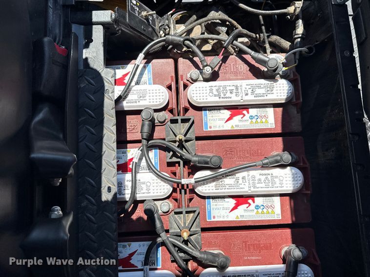 image for item NU9647 2020 Cushman Hauler Pro golf cart