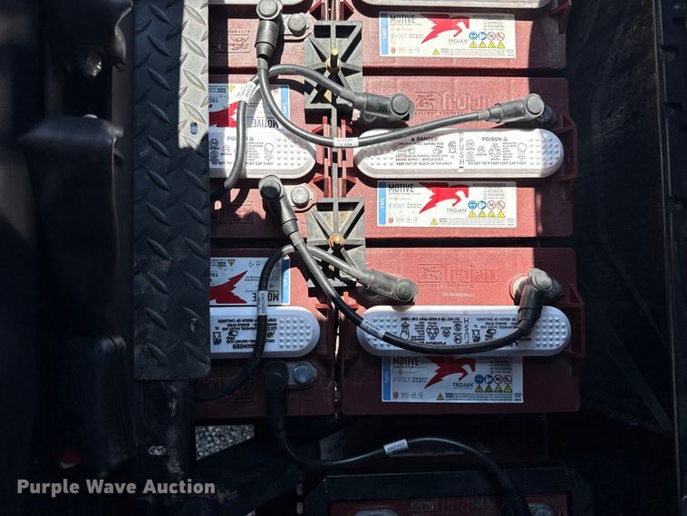 image for item NU9647 2020 Cushman Hauler Pro golf cart