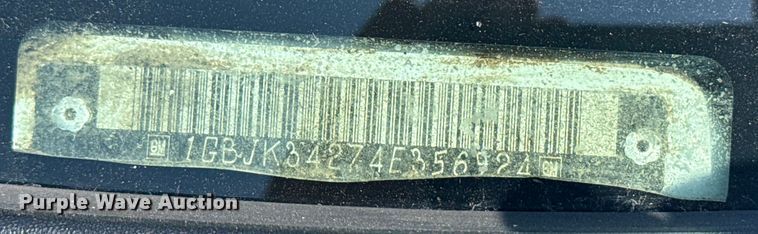 image for item NU9650 2004 Chevrolet Silverado 3500 flatbed pickup truck