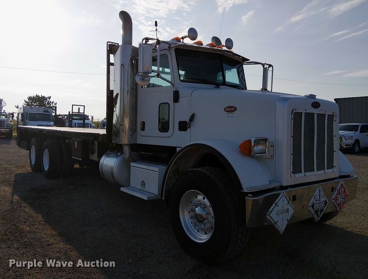 image for item NU9724 2009 Peterbilt 365 flatbed truck