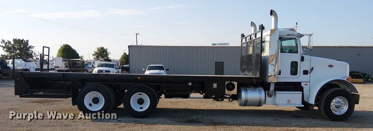 image for item NU9724 2009 Peterbilt 365 flatbed truck