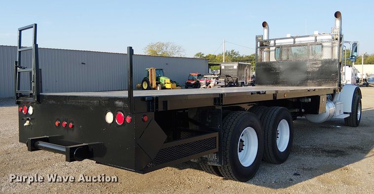 image for item NU9724 2009 Peterbilt 365 flatbed truck