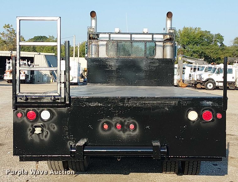 image for item NU9724 2009 Peterbilt 365 flatbed truck