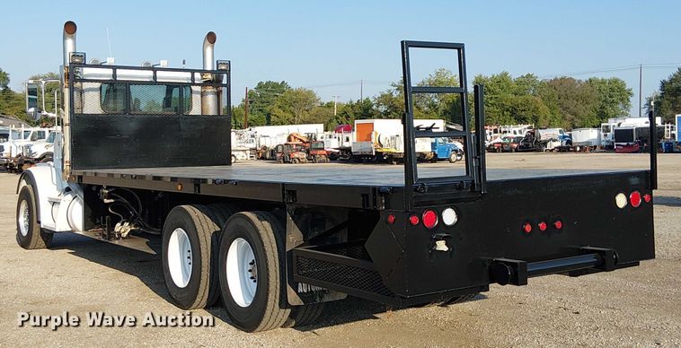 image for item NU9724 2009 Peterbilt 365 flatbed truck