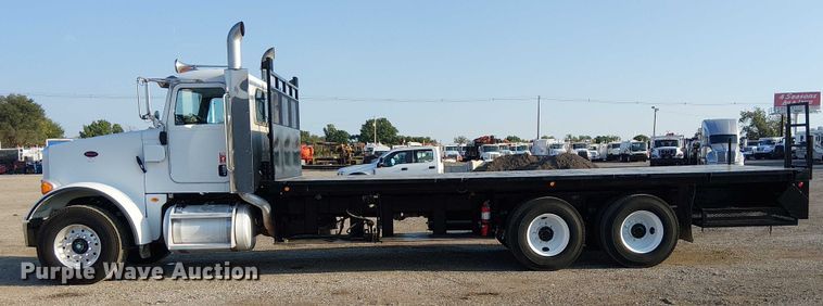 image for item NU9724 2009 Peterbilt 365 flatbed truck