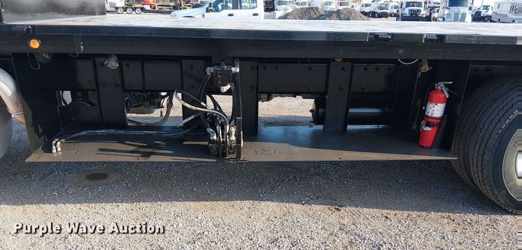 image for item NU9724 2009 Peterbilt 365 flatbed truck