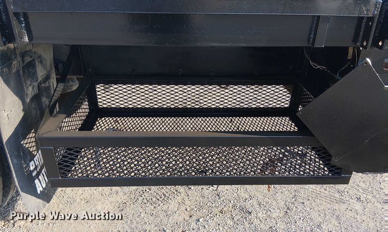 image for item NU9724 2009 Peterbilt 365 flatbed truck