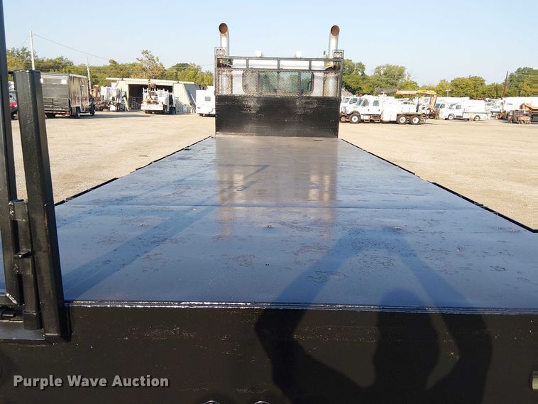 image for item NU9724 2009 Peterbilt 365 flatbed truck