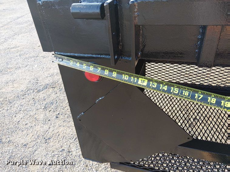 image for item NU9724 2009 Peterbilt 365 flatbed truck