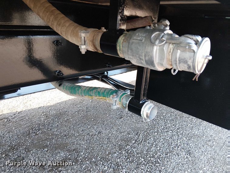 image for item NU9724 2009 Peterbilt 365 flatbed truck