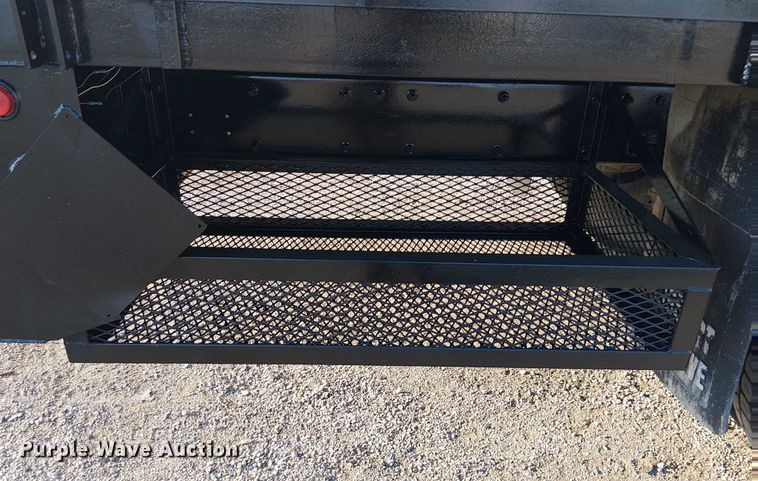 image for item NU9724 2009 Peterbilt 365 flatbed truck