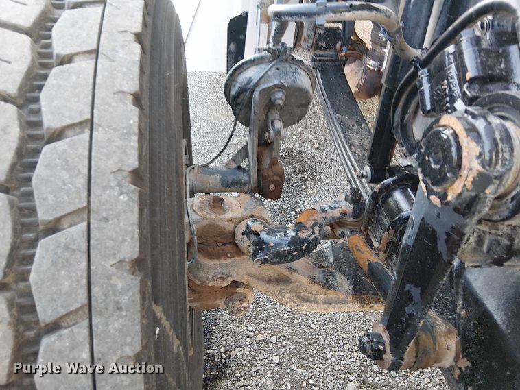 image for item NU9724 2009 Peterbilt 365 flatbed truck