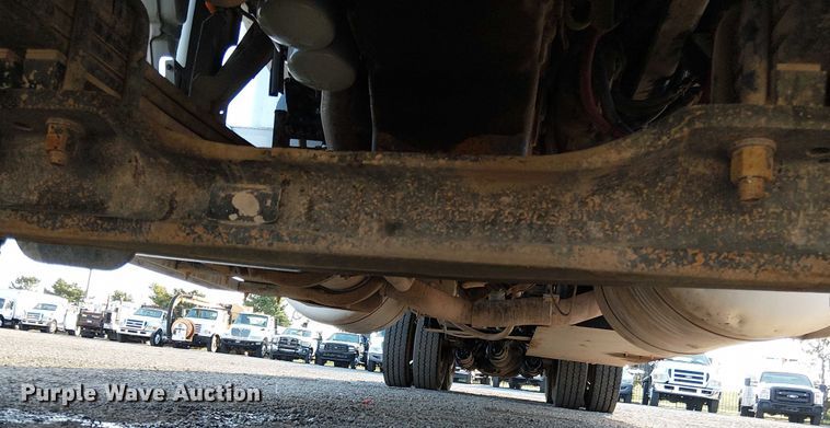 image for item NU9724 2009 Peterbilt 365 flatbed truck