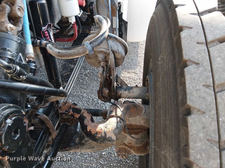 image for item NU9724 2009 Peterbilt 365 flatbed truck