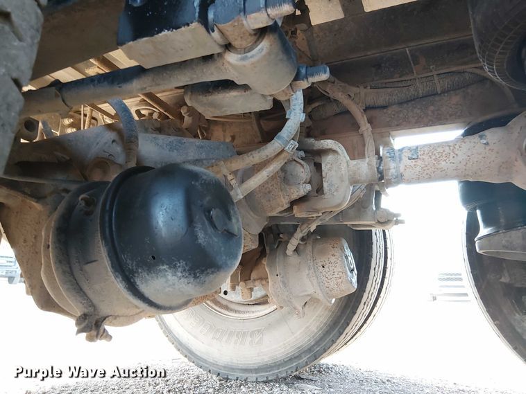 image for item NU9724 2009 Peterbilt 365 flatbed truck