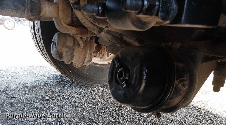 image for item NU9724 2009 Peterbilt 365 flatbed truck