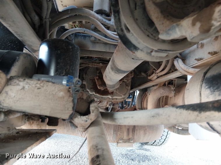 image for item NU9724 2009 Peterbilt 365 flatbed truck