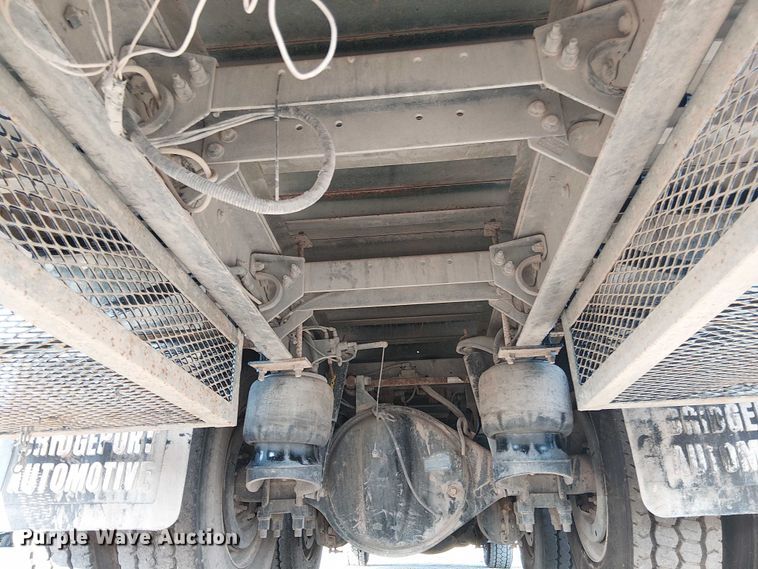 image for item NU9724 2009 Peterbilt 365 flatbed truck