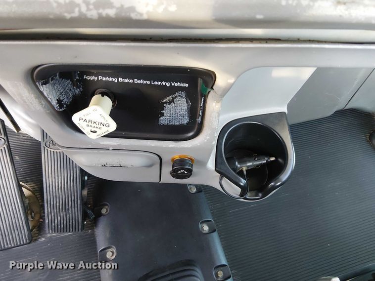 image for item NU9724 2009 Peterbilt 365 flatbed truck