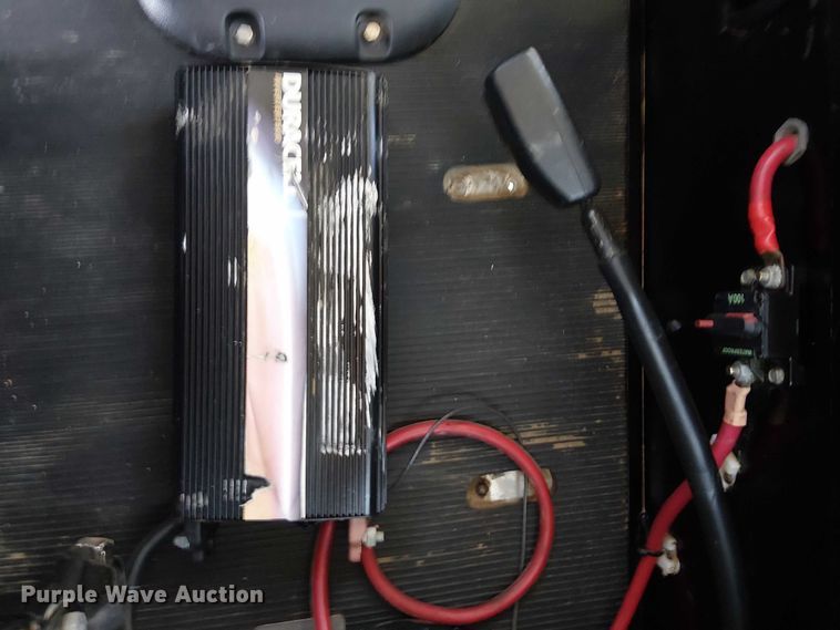 image for item NU9724 2009 Peterbilt 365 flatbed truck