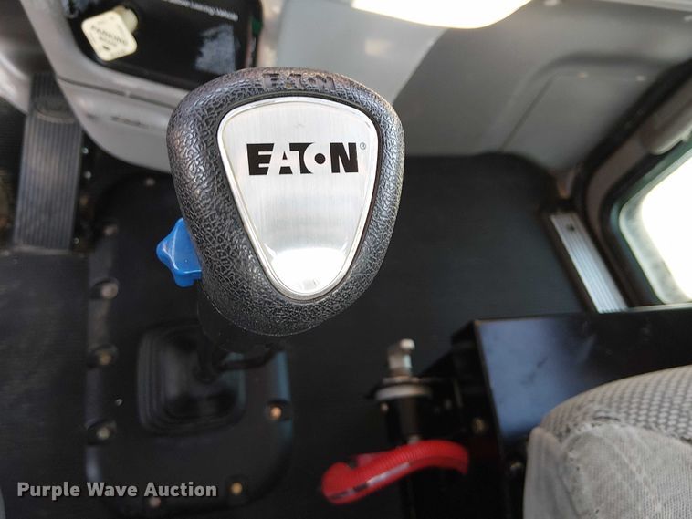 image for item NU9724 2009 Peterbilt 365 flatbed truck