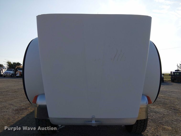 image for item NU9724 2009 Peterbilt 365 flatbed truck