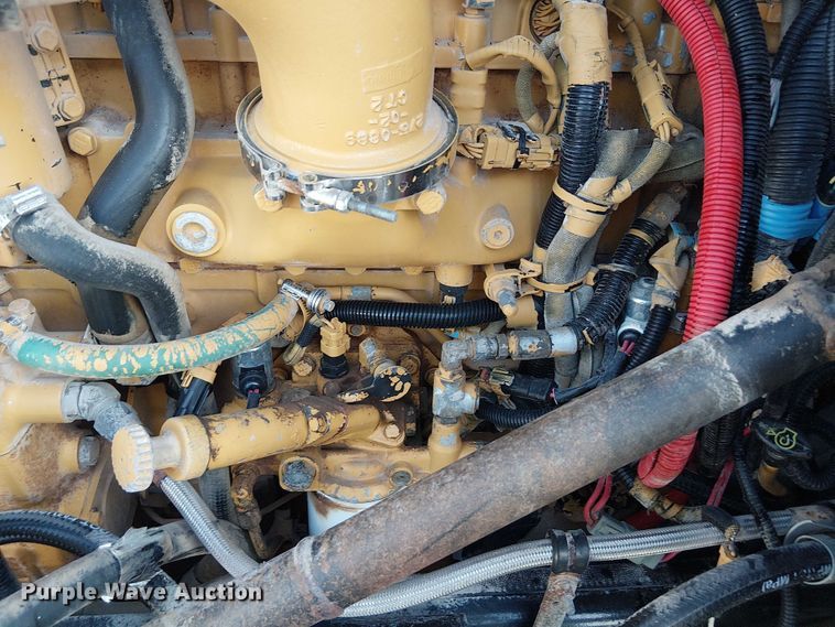 image for item NU9724 2009 Peterbilt 365 flatbed truck