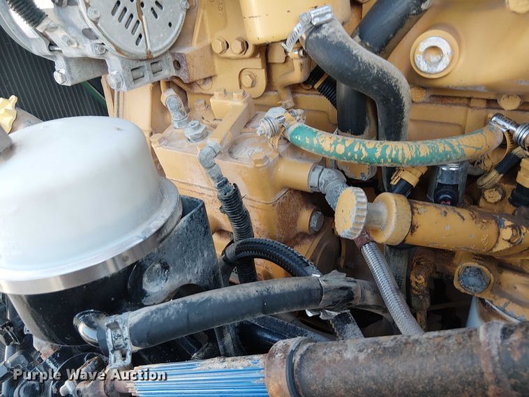 image for item NU9724 2009 Peterbilt 365 flatbed truck