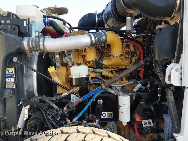 image for item NU9724 2009 Peterbilt 365 flatbed truck