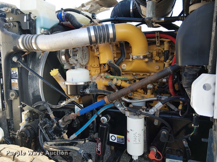 image for item NU9724 2009 Peterbilt 365 flatbed truck