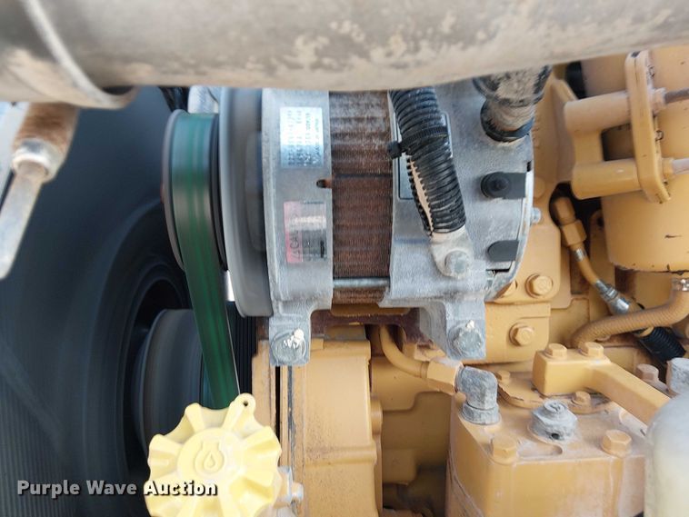 image for item NU9724 2009 Peterbilt 365 flatbed truck