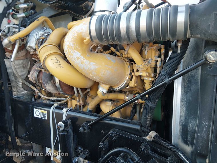 image for item NU9724 2009 Peterbilt 365 flatbed truck