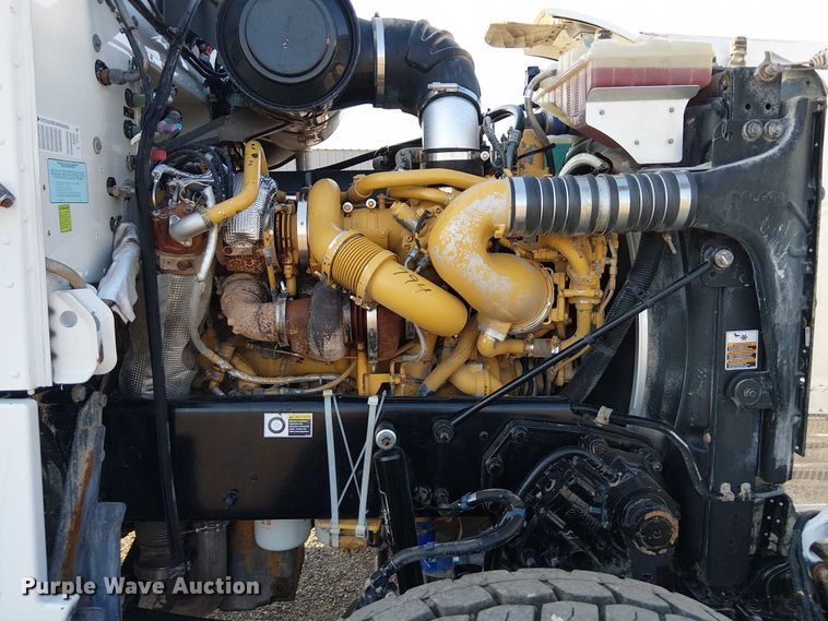 image for item NU9724 2009 Peterbilt 365 flatbed truck