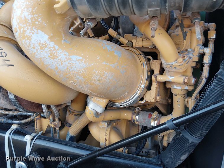 image for item NU9724 2009 Peterbilt 365 flatbed truck