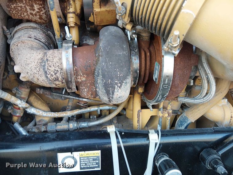 image for item NU9724 2009 Peterbilt 365 flatbed truck