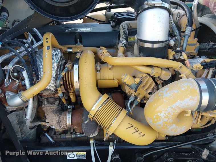 image for item NU9724 2009 Peterbilt 365 flatbed truck