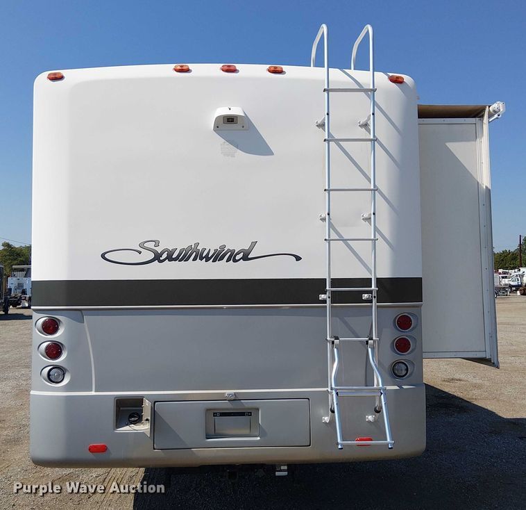 image for item NU9730 2003 Fleetwood Motor Homes Southwind RV