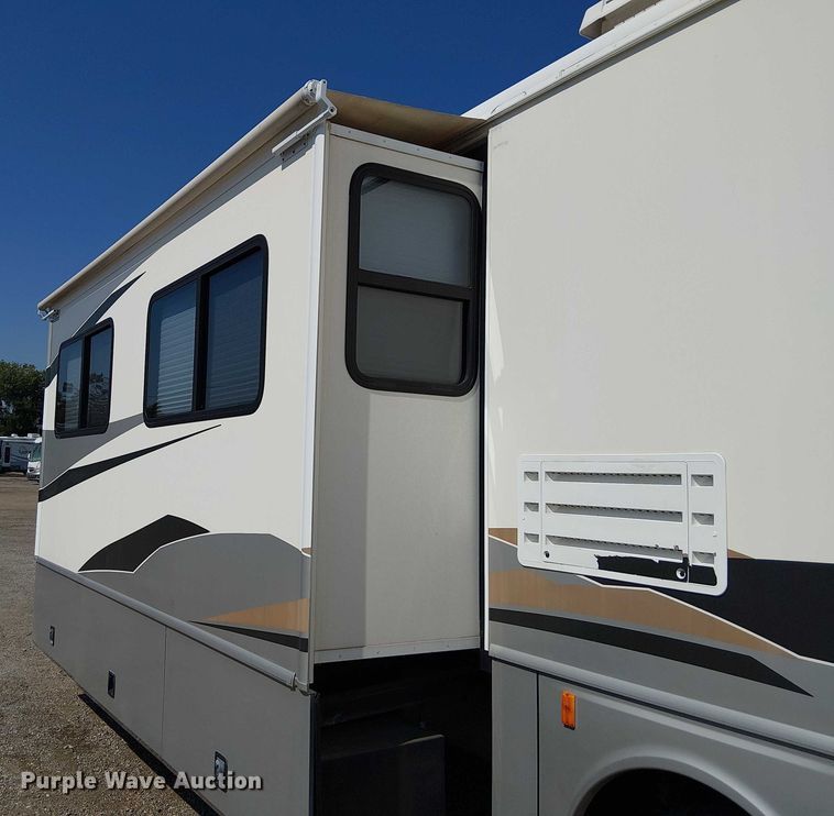 image for item NU9730 2003 Fleetwood Motor Homes Southwind RV