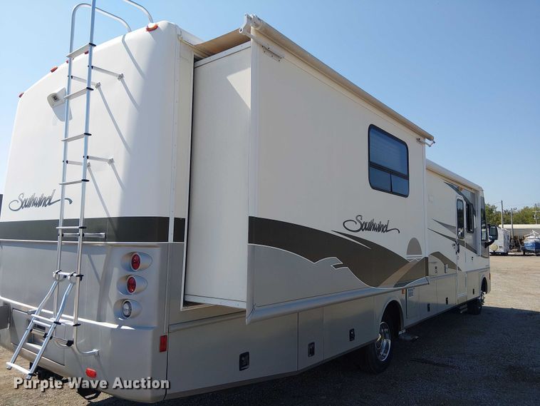 image for item NU9730 2003 Fleetwood Motor Homes Southwind RV