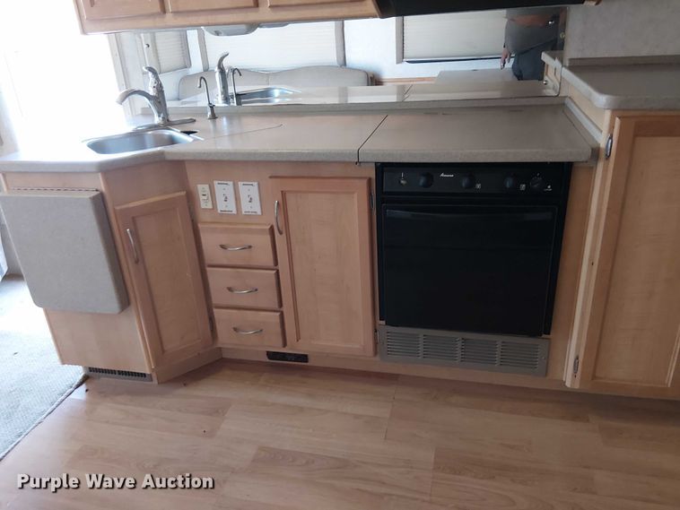 image for item NU9730 2003 Fleetwood Motor Homes Southwind RV