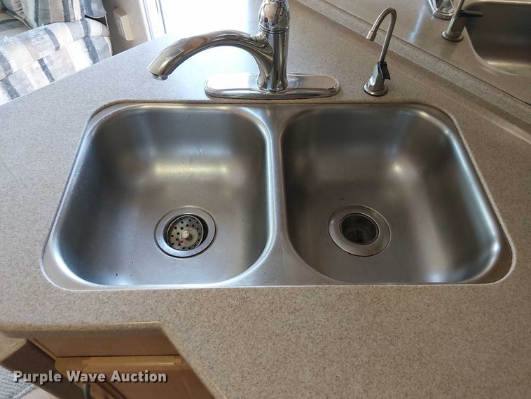 image for item NU9730 2003 Fleetwood Motor Homes Southwind RV