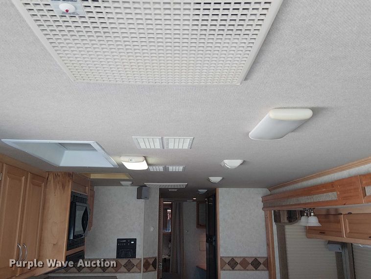 image for item NU9730 2003 Fleetwood Motor Homes Southwind RV