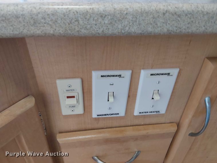 image for item NU9730 2003 Fleetwood Motor Homes Southwind RV